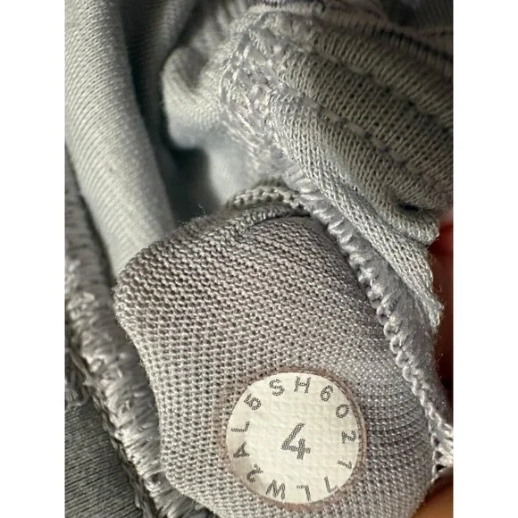 Lululemon Train Times Bra Sports Yoga Gym Activewear Wee Space Grey White Size 4 - Picture 8 of 9